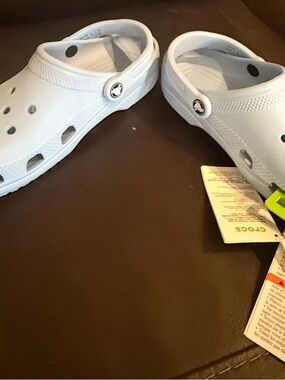 CROCS Unisex Classic Clog light blue. (NWT)